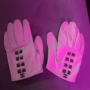 AUTHENTIC White Leather CHANEL gloves